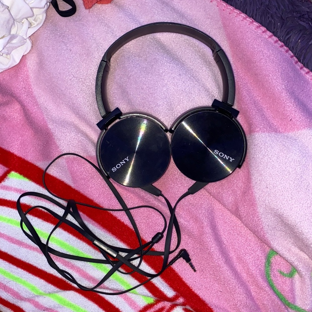 black Sony headphones🖤